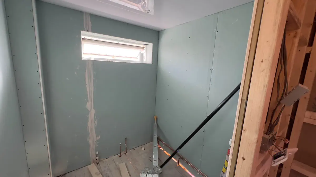 Installing green plasterboards in a bathroom