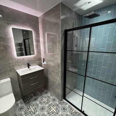 Bathroom remodelling contractors project by Builders Squad Ltd