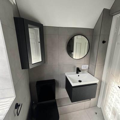 small_ensuite_renovation_by_Builders_Squad_Ltd_Didsbury