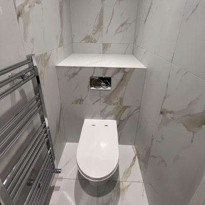 tiled_ensuite_by_builders_squad_manchester
