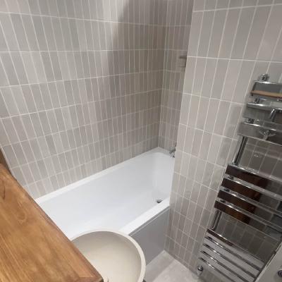 vertical bathroom tiling