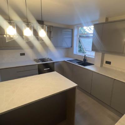 howdens kitchen fitters